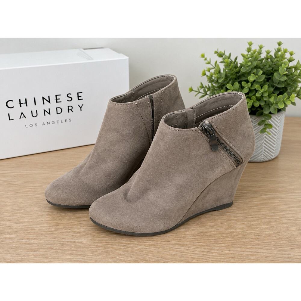 Chinese Laundry Valor Taupe Wedge Ankle Booties Faux Suede Womens 6.5